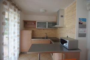 Apartments with a parking space Punat, Krk - 15231