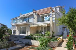 Apartments by the sea Tribunj, Vodice - 15233 - 4hvězdičkové hotely ve městě Tribunj