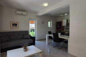 Family friendly house with a swimming pool Vodice - 15243