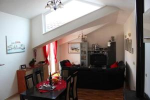 Apartments with parking space Supetar, Brac - 12624