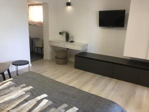 Apartments by the sea Mali Losinj (Losinj) - 3444