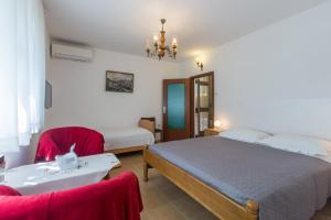 Apartments with parking space Umag - 7063