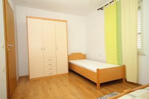 Apartments by the sea Zubovici, Pag - 9363