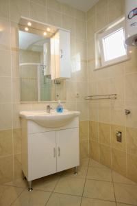 Apartments by the sea Zubovici, Pag - 9363