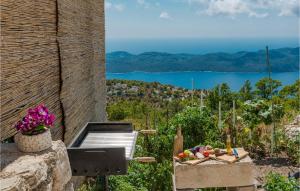 2 Bedroom Amazing Home In Dubravica