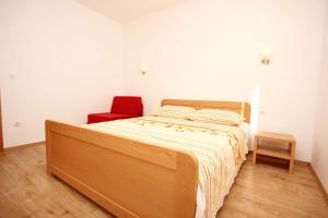 Apartments with parking space Duce, Omis - 9437