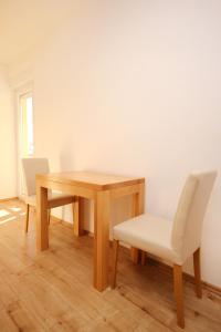 Apartments with parking space Duce, Omis - 9437