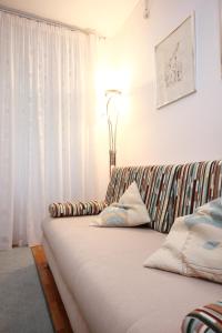 Apartments with WiFi Omis - 9460