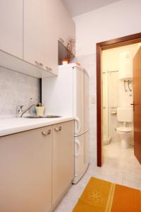 Apartments with WiFi Omis - 9460