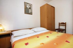 Apartments with a parking space Bilo, Primosten - 9467