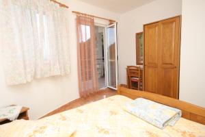 Seaside secluded apartments Cove Smokvina, Hvar - 9501