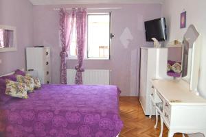 Apartments with parking space Makarska - 9696