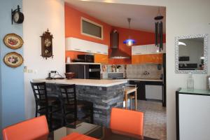 Apartments with parking space Makarska - 9696