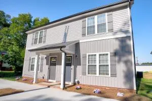 Kannapolis Elegant Townhouse - Pet Friendly - Salisbury