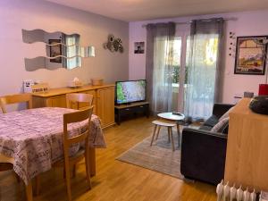 Appartements APPARTEMENT CENTRAL LUCHON T3 IDEAL CURISTES : photos des chambres