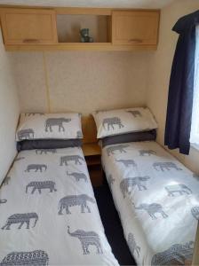 Golden Palm, Meadow View 24, Chapel St Leonards