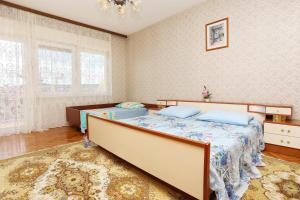 Apartments by the sea Vinisce, Trogir - 10241