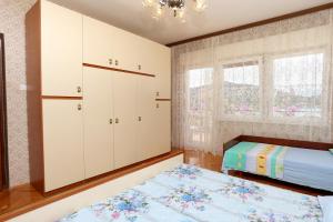 Apartments by the sea Vinisce, Trogir - 10241