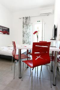 Apartments by the sea Duce, Omis - 10304