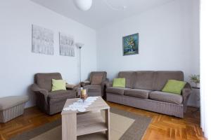 Apartments with parking space Novi Vinodolski - 11702