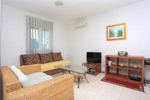 Two-Bedroom Apartment with Terrace and Sea View room in Apartments with a swimming pool Mastrinka Ciovo - 11717