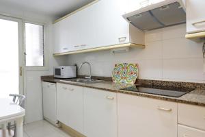 AT042 Els Pins, primera línea de la playa, con piscina