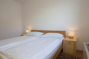 Apartments with a swimming pool Zavode, Omis - 11786