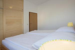 Apartments with a swimming pool Zavode, Omis - 11786