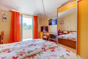 Apartments and rooms by the sea Nerezine, Losinj - 11815