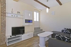 Apartments with WiFi Mali Losinj (Losinj) - 11880