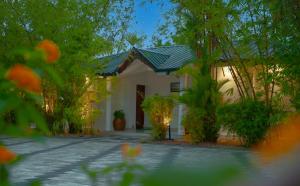 Contour Backwaters Hotel Resort & Convention Centre