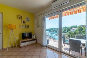 Apartments by the sea Basina, Hvar - 11923