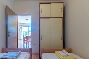 Apartments by the sea Basina, Hvar - 11923