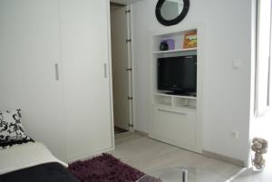 Apartments with parking space Makarska - 12063