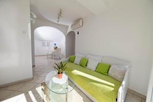 Apartments with swimming pool Crikvenica - 12116