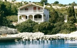 Secluded fisherman's cottage Cove Dragisina, Kornati - 12150 - Pinizelić