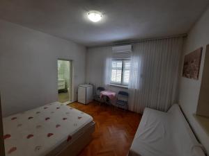 Apartments with parking space Makarska - 12211