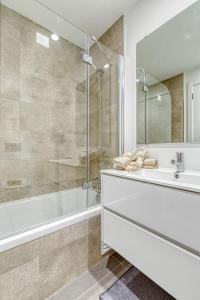 Lovely 2 Bedroom Apartments in Albur Village Lote A with Pool View