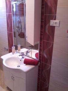 Apartments with parking space Vinisce, Trogir - 12248