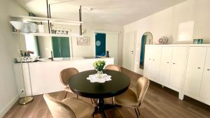 The Rooster Apartments 