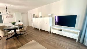 The Rooster Apartments 