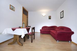 Family-friendly apartments with swimming pool Baska Voda, Makarska - 12442
