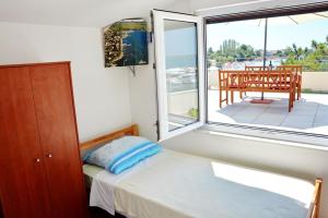 Apartments by the sea Vrsi - Mulo, Zadar - 12519