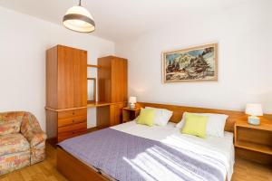 Apartments with a parking space Mali Losinj (Losinj) - 12551