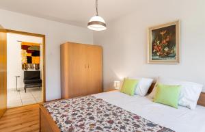 Apartments with a parking space Mali Losinj (Losinj) - 12551