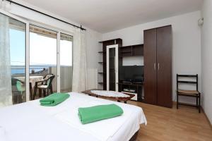 Apartments with WiFi Crikvenica - 12592