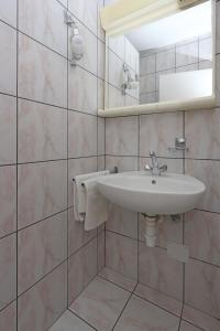 Apartments with WiFi Crikvenica - 12592