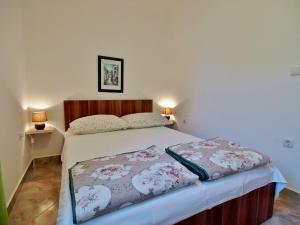 Apartments and rooms by the sea Rab - 12616