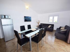 Family friendly apartments with a swimming pool Kastel Stafilic, Kastela - 12627