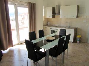 Family friendly apartments with a swimming pool Kastel Stafilic, Kastela - 12627